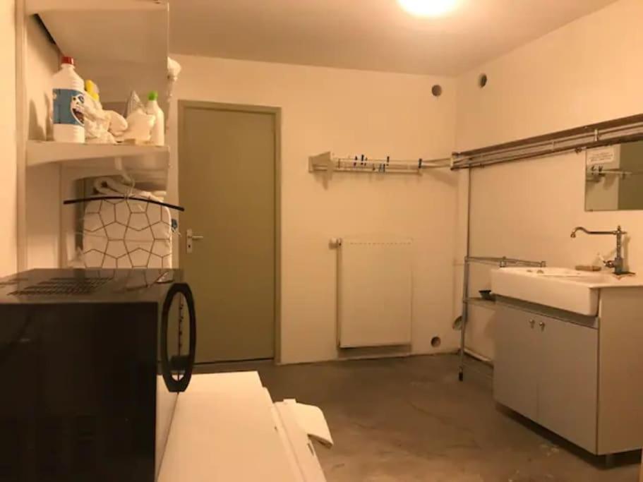 Studio Ideal Pour Deplacement Professionnel, Dans Une Maison Sceaux  Luaran gambar