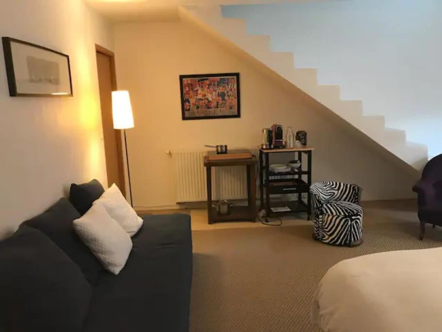 Studio Ideal Pour Deplacement Professionnel, Dans Une Maison Sceaux  Luaran gambar